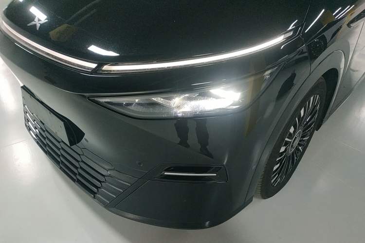 Used XPeng X9 2025 740 Ultra-Long Range Max Left Front Headlight