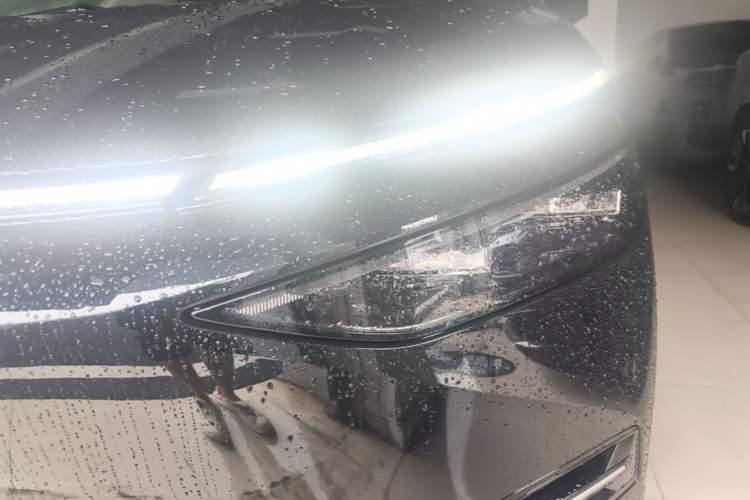 Used XPeng X9 2025 740 Ultra-Long Range Max Left Front Headlight