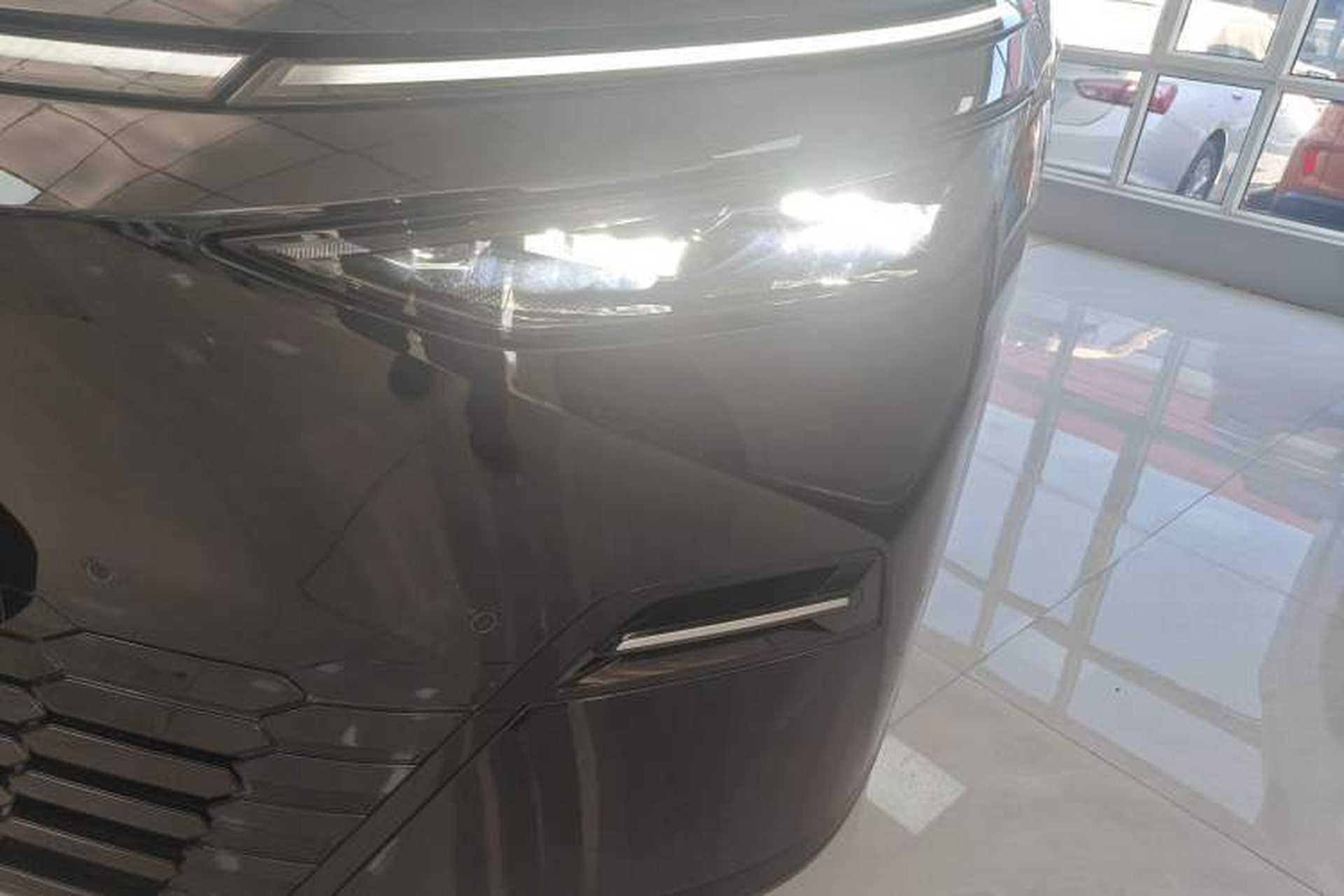 Used XPeng X9 2025 740 Ultra-Long Range Max Left Front Headlight
