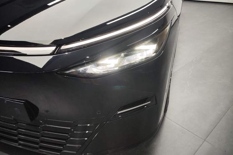 Used XPeng X9 2025 650 Long-Range Max Left Front Headlight
