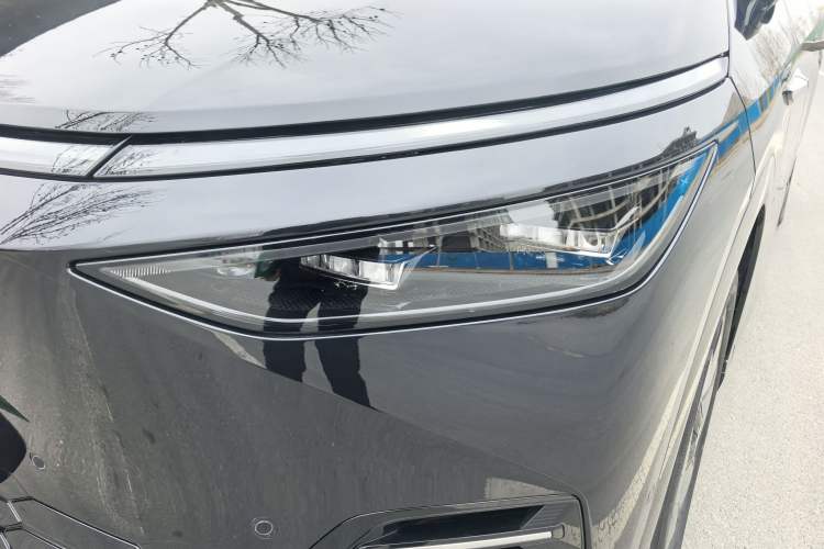 Used XPeng X9 2025 650 Long-Range Max Left Front Headlight