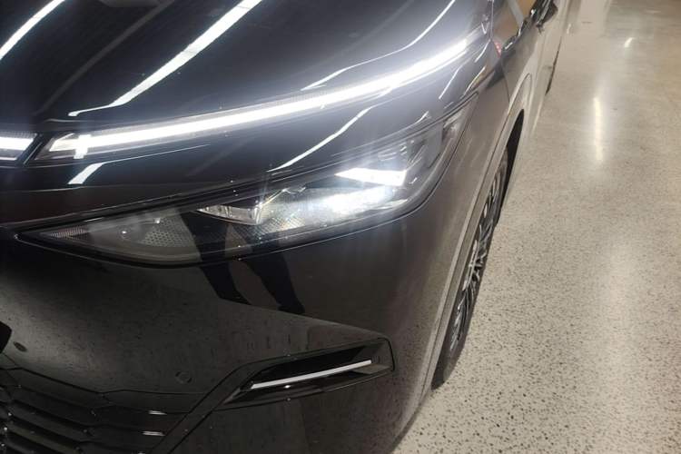 Used XPeng X9 2025 740 Ultra-Long Range Max Left Front Headlight