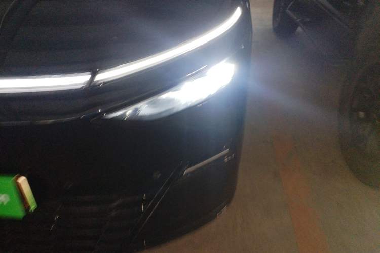 Used XPeng X9 2025 740 Ultra-Long Range Max Left Front Headlight