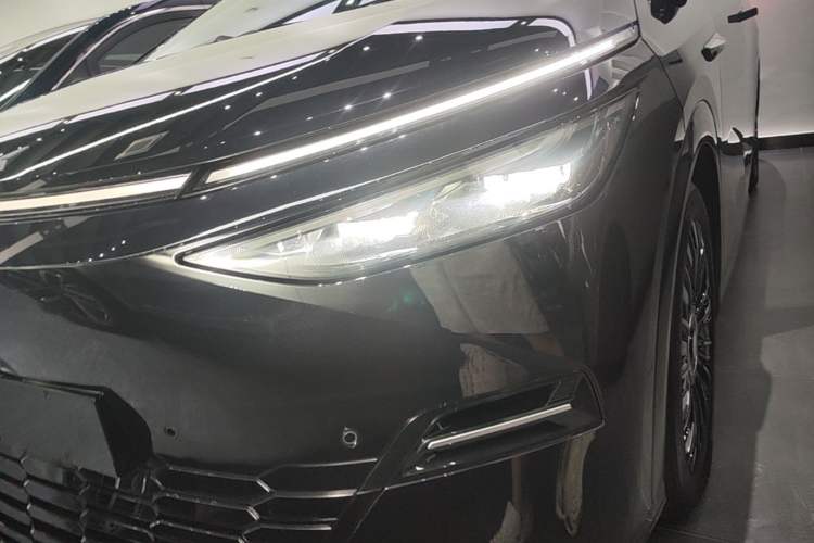 Used XPeng X9 2025 650 Long-Range Max Left Front Headlight