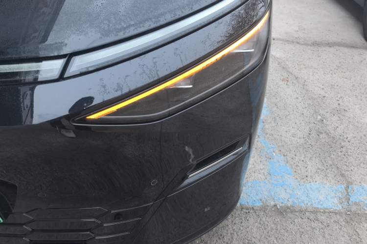 Used XPeng X9 2025 740 Ultra-Long Range Max Left Front Headlight