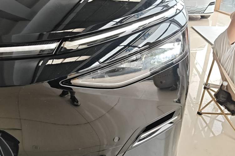 Used XPeng X9 2025 740 Ultra-Long Range Max Left Front Headlight