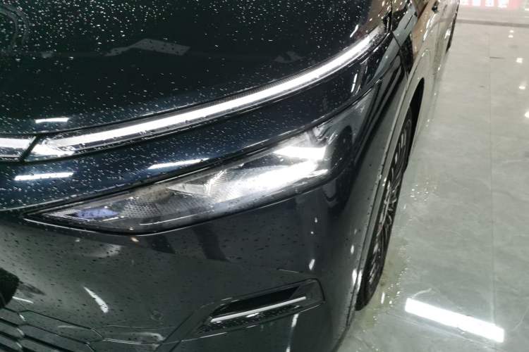 Used XPeng X9 2025 740 Ultra-Long Range Max Left Front Headlight