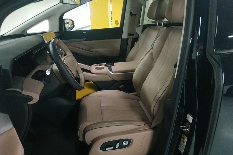 Used XPeng X9 2025 740 Ultra-Long Range Max Left Front Seat
