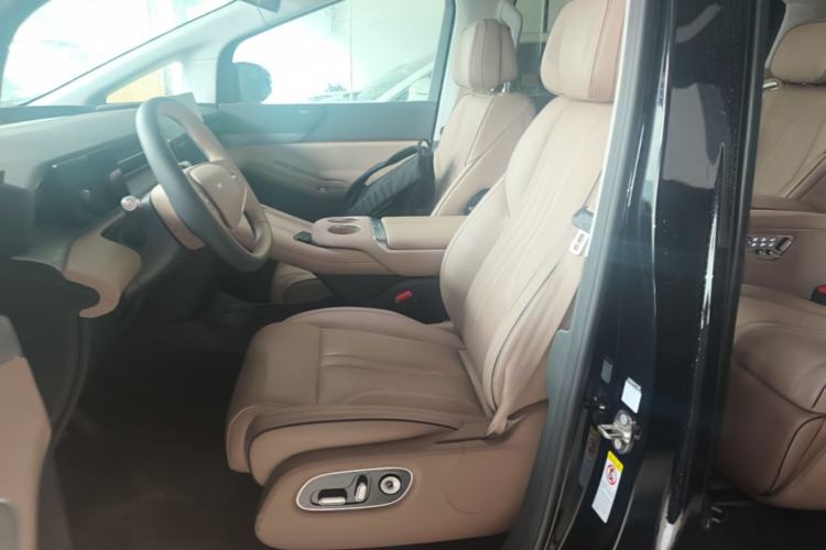 Used XPeng X9 2025 740 Ultra-Long Range Max Left Front Seat
