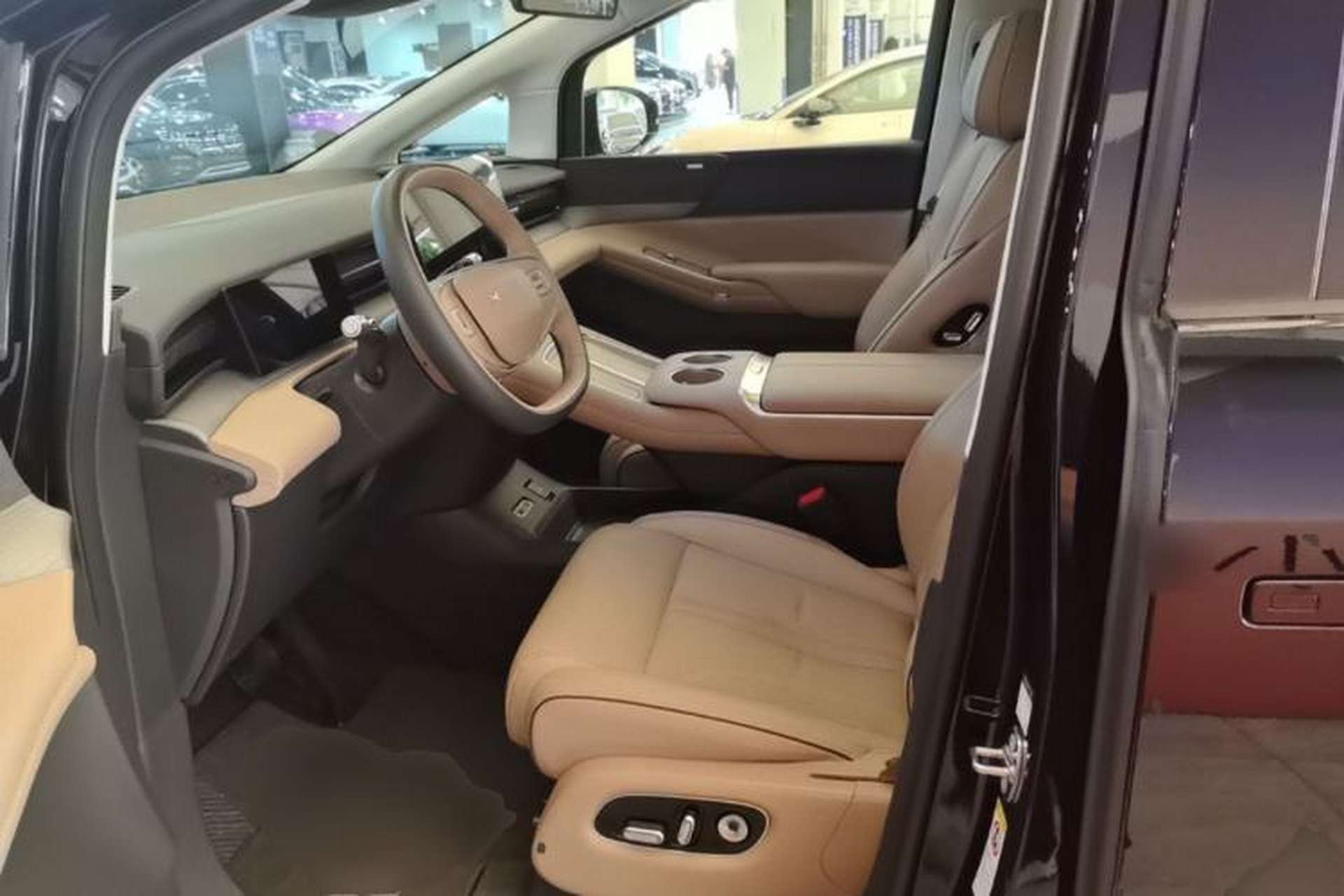 Used XPeng X9 2025 740 Ultra-Long Range Max Left Front Seat