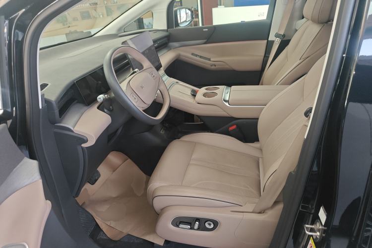 Used XPeng X9 2025 740 Ultra-Long Range Max Left Front Seat