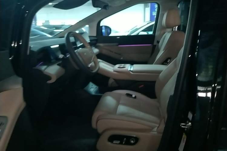 Used XPeng X9 2025 740 Ultra-Long Range Max Left Front Seat