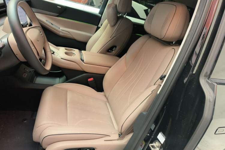 Used XPeng X9 2025 740 Ultra-Long Range Max Left Front Seat