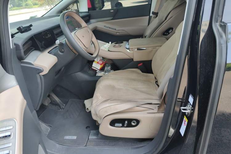 Used XPeng X9 2025 740 Ultra-Long Range Max Left Front Seat