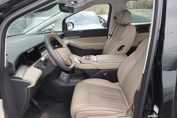 Used XPeng X9 2025 740 Ultra-Long Range Max Left Front Seat