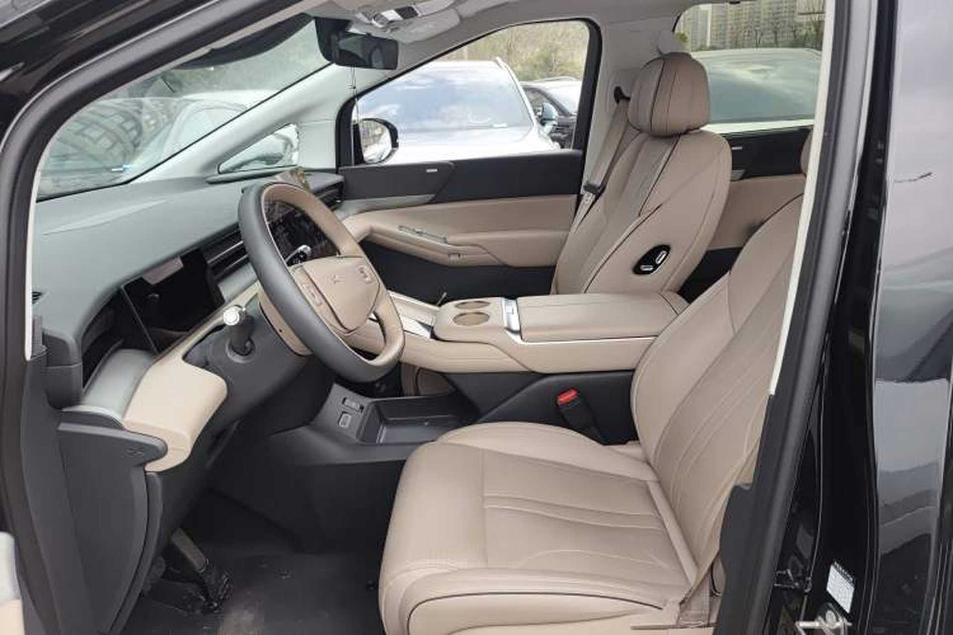 Used XPeng X9 2025 740 Ultra-Long Range Max Left Front Seat