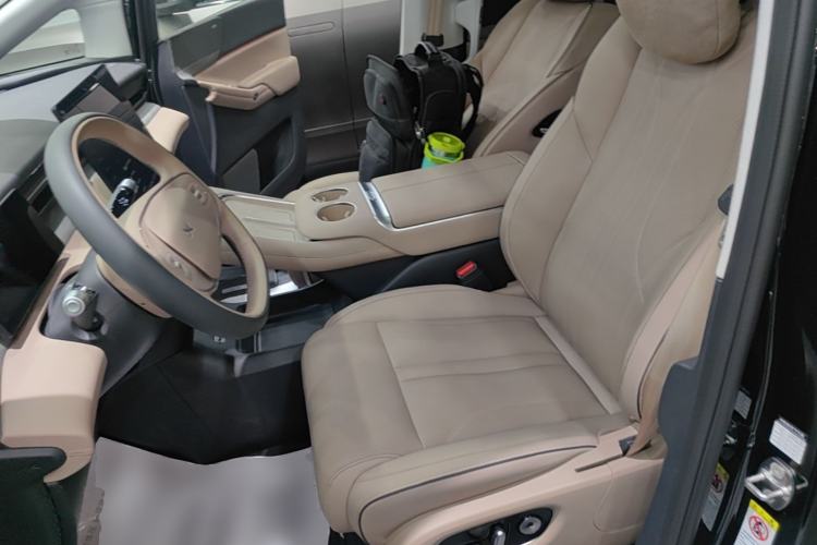Used XPeng X9 2025 740 Ultra-Long Range Max Left Front Seat