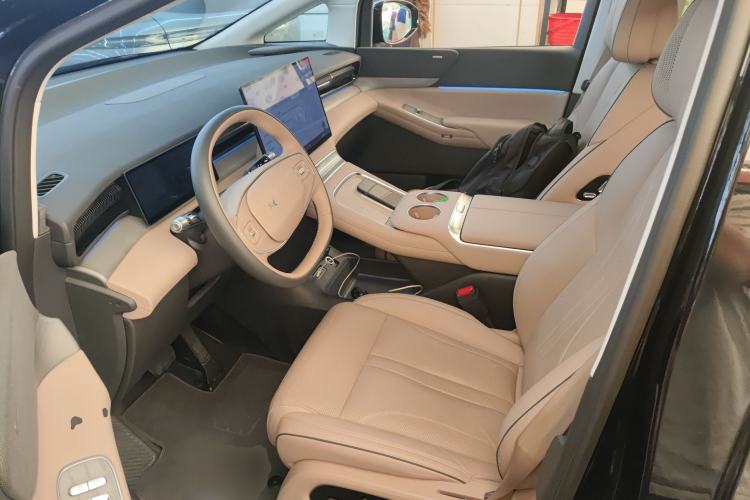 Used XPeng X9 2025 740 Ultra-Long Range Max Left Front Seat