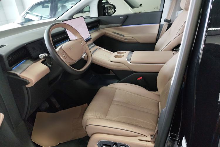 Used XPeng X9 2025 740 Ultra-Long Range Max Left Front Seat