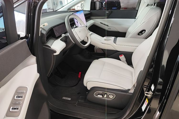 Used XPeng X9 2025 740 Ultra-Long Range Max Left Front Seat