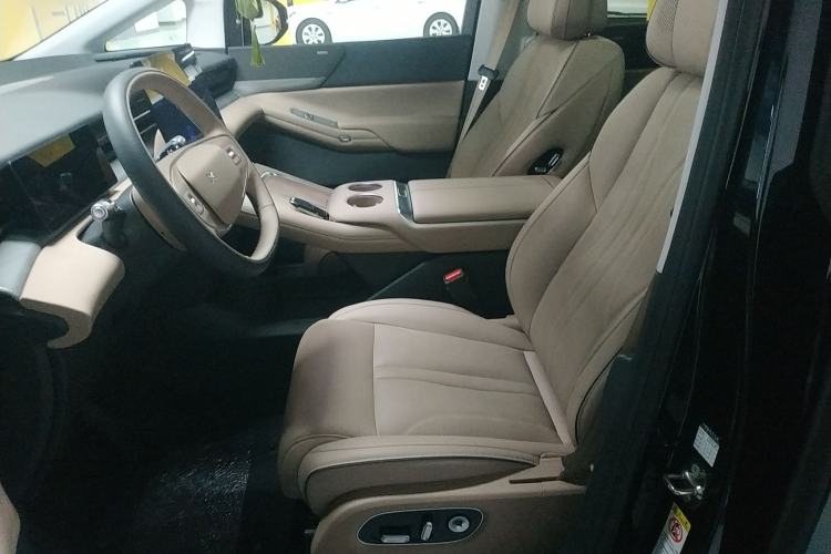 Used XPeng X9 2025 740 Ultra-Long Range Max Left Front Seat