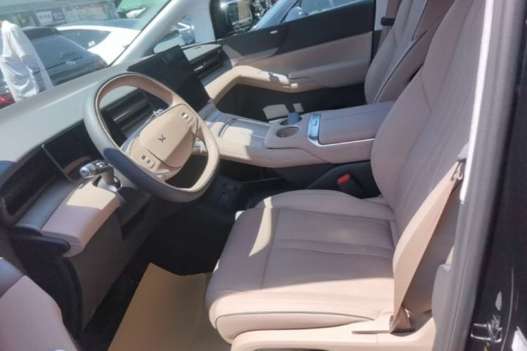 Used XPeng X9 2025 740 Ultra-Long Range Max Left Front Seat
