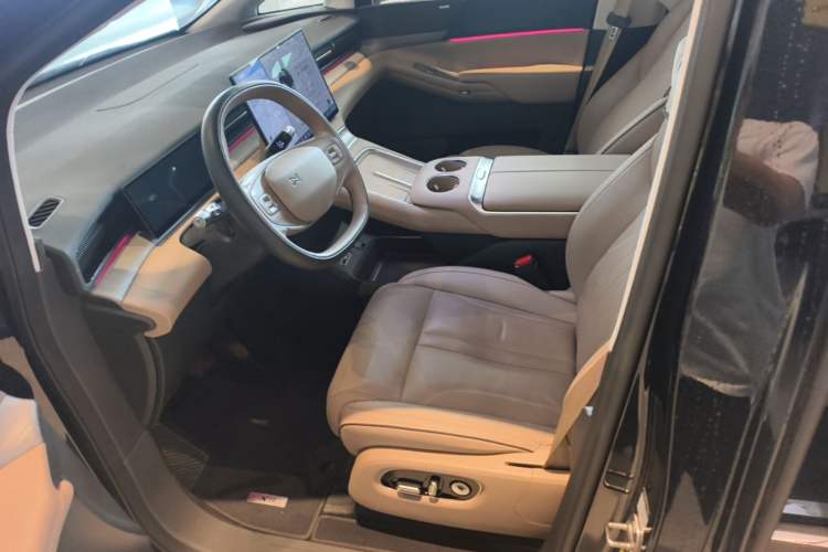 Used XPeng X9 2025 740 Ultra-Long Range Max Left Front Seat