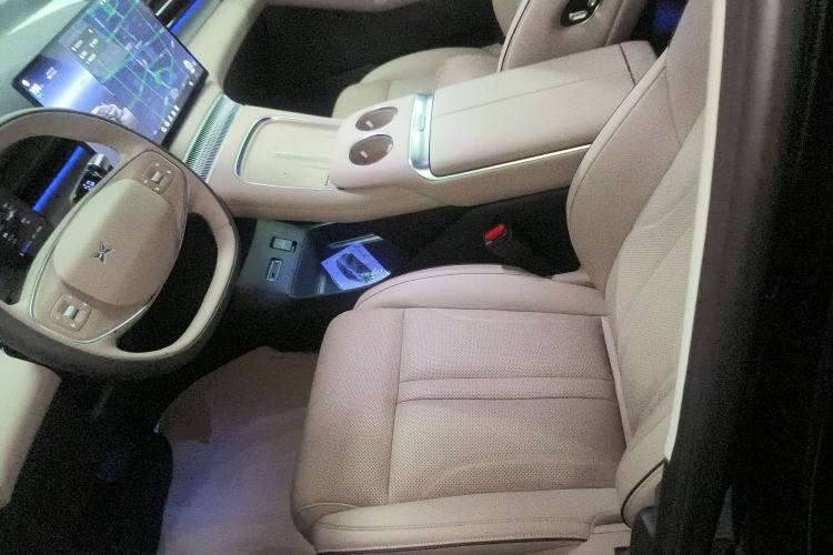 Used XPeng X9 2025 740 Ultra-Long Range Max Left Front Seat
