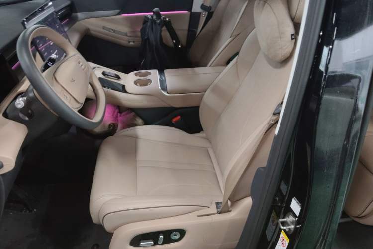 Used XPeng X9 2025 740 Ultra-Long Range Max Left Front Seat