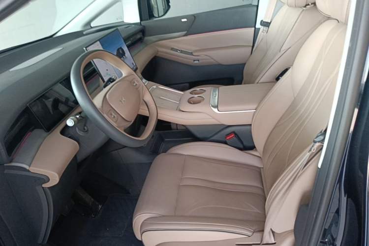 Used XPeng X9 2025 740 Ultra-Long Range Max Left Front Seat