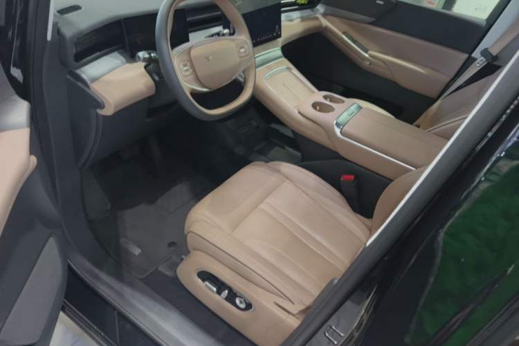Used XPeng X9 2025 740 Ultra-Long Range Max Left Front Seat