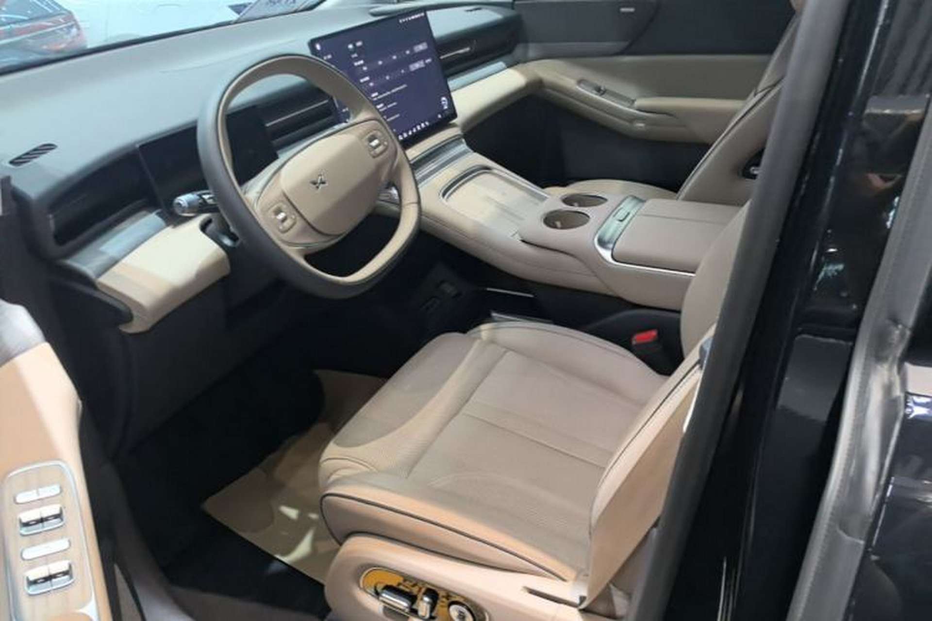 Used XPeng X9 2025 740 Ultra-Long Range Max Left Front Seat