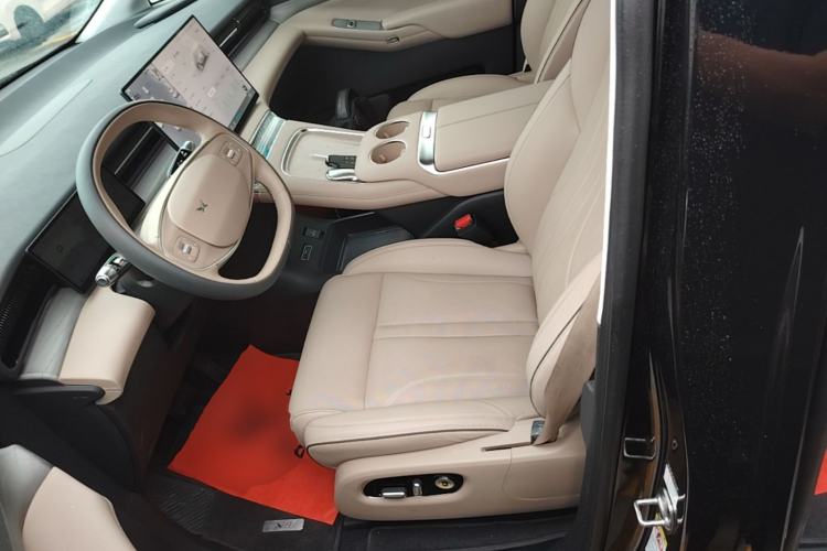 Used XPeng X9 2025 740 Ultra-Long Range Max Left Front Seat