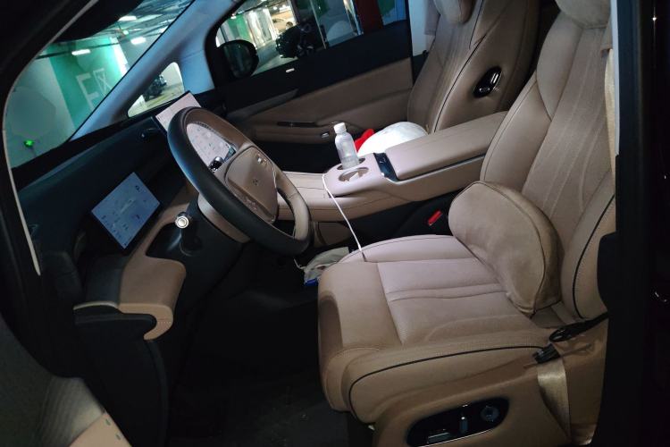 Used XPeng X9 2025 650 Long-Range Max Left Front Seat