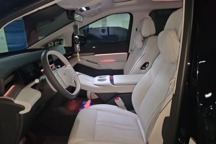 Used XPeng X9 2025 650 Long-Range Max Left Front Seat