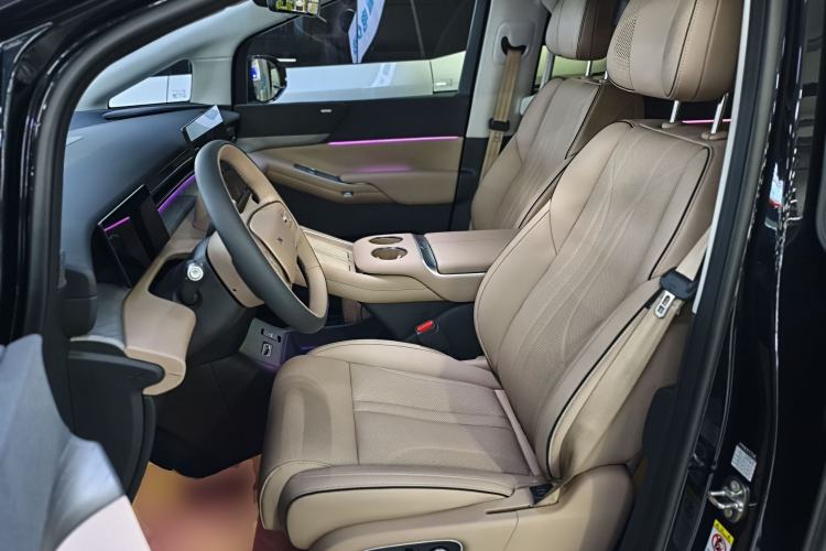Used XPeng X9 2025 740 Ultra-Long Range Max Left Front Seat