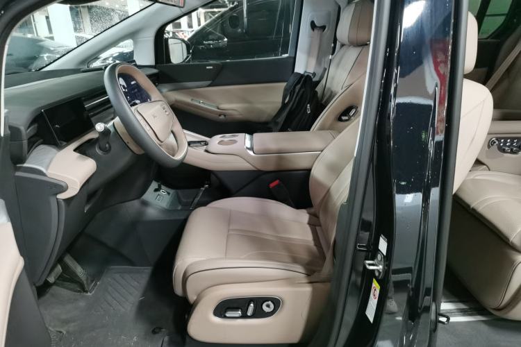 Used XPeng X9 2025 740 Ultra-Long Range Max Left Front Seat