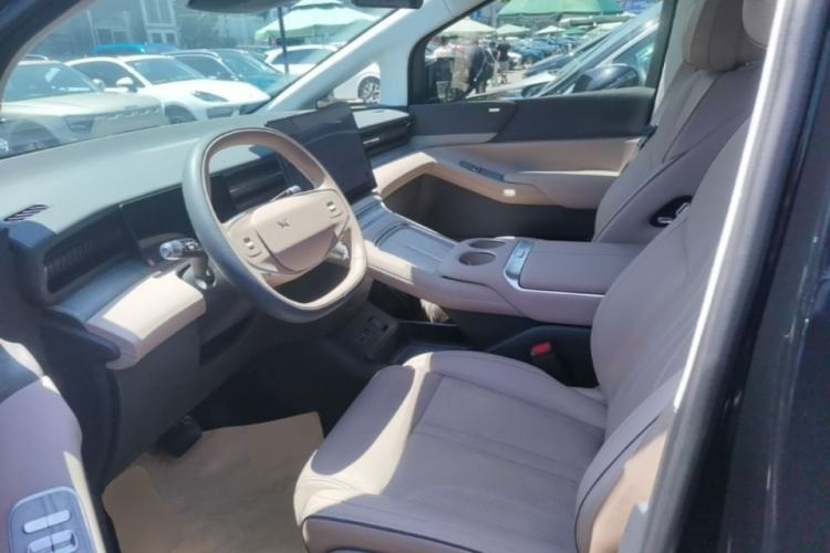 Used XPeng X9 2025 740 Ultra-Long Range Max Left Front Seat