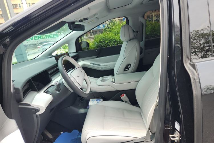 Used XPeng X9 2025 740 Ultra-Long Range Max Left Front Seat