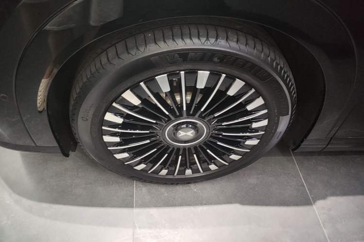 Used XPeng X9 2025 650 Long-Range Max Left Front Wheel Hub