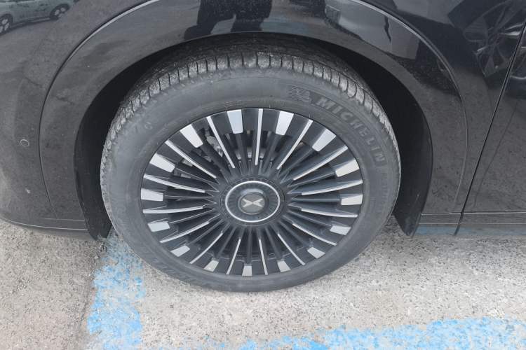 Used XPeng X9 2025 740 Ultra-Long Range Max Left Front Wheel Hub