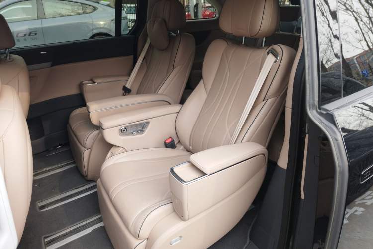 Used XPeng X9 2025 740 Ultra-Long Range Max Left Rear Seat