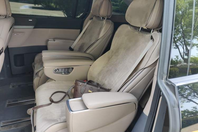 Used XPeng X9 2025 740 Ultra-Long Range Max Left Rear Seat