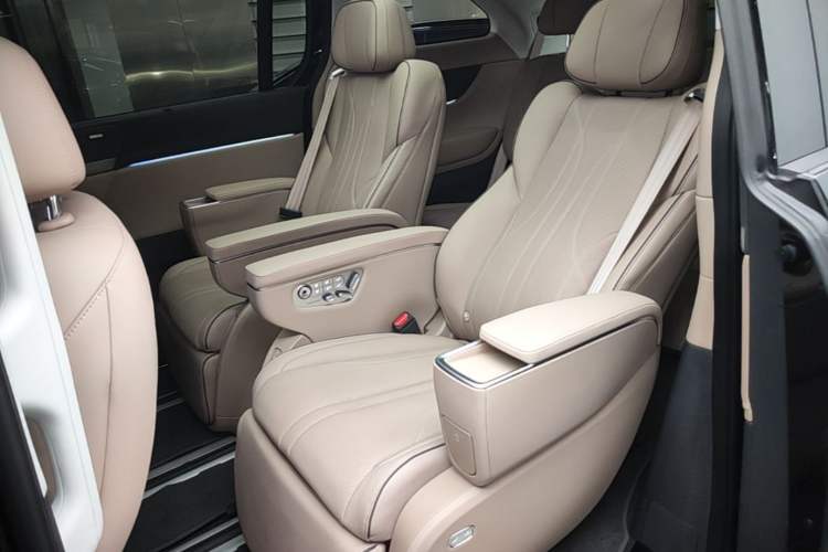 Used XPeng X9 2025 650 Long-Range Max Left Rear Seat