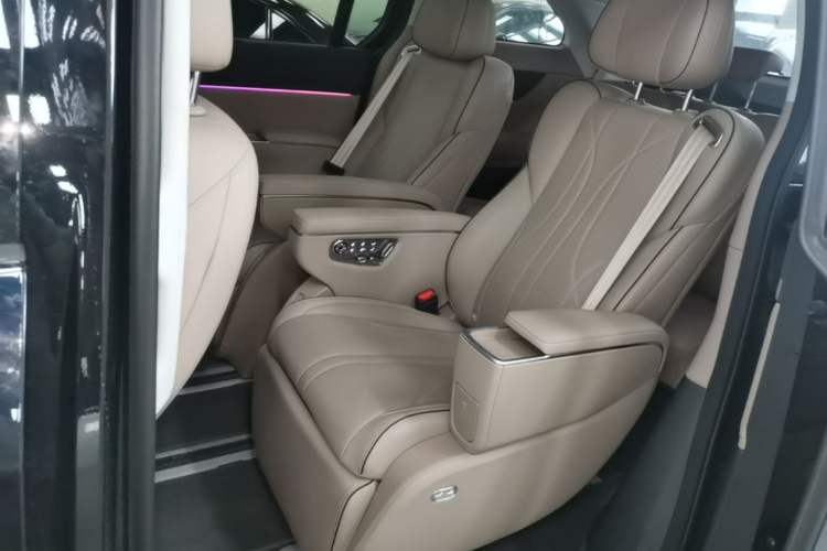 Used XPeng X9 2025 740 Ultra-Long Range Max Left Rear Seat