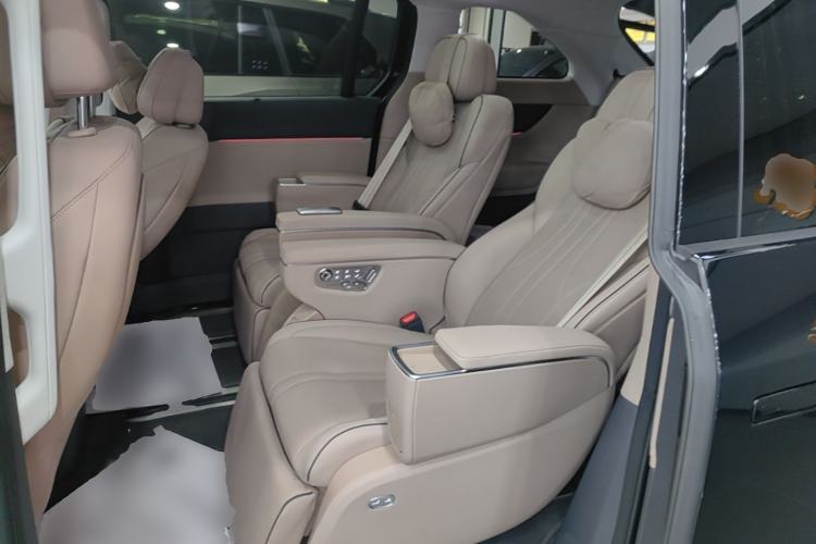 Used XPeng X9 2025 740 Ultra-Long Range Max Left Rear Seat