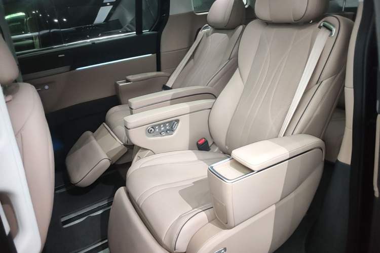 Used XPeng X9 2025 650 Long-Range Max Left Rear Seat