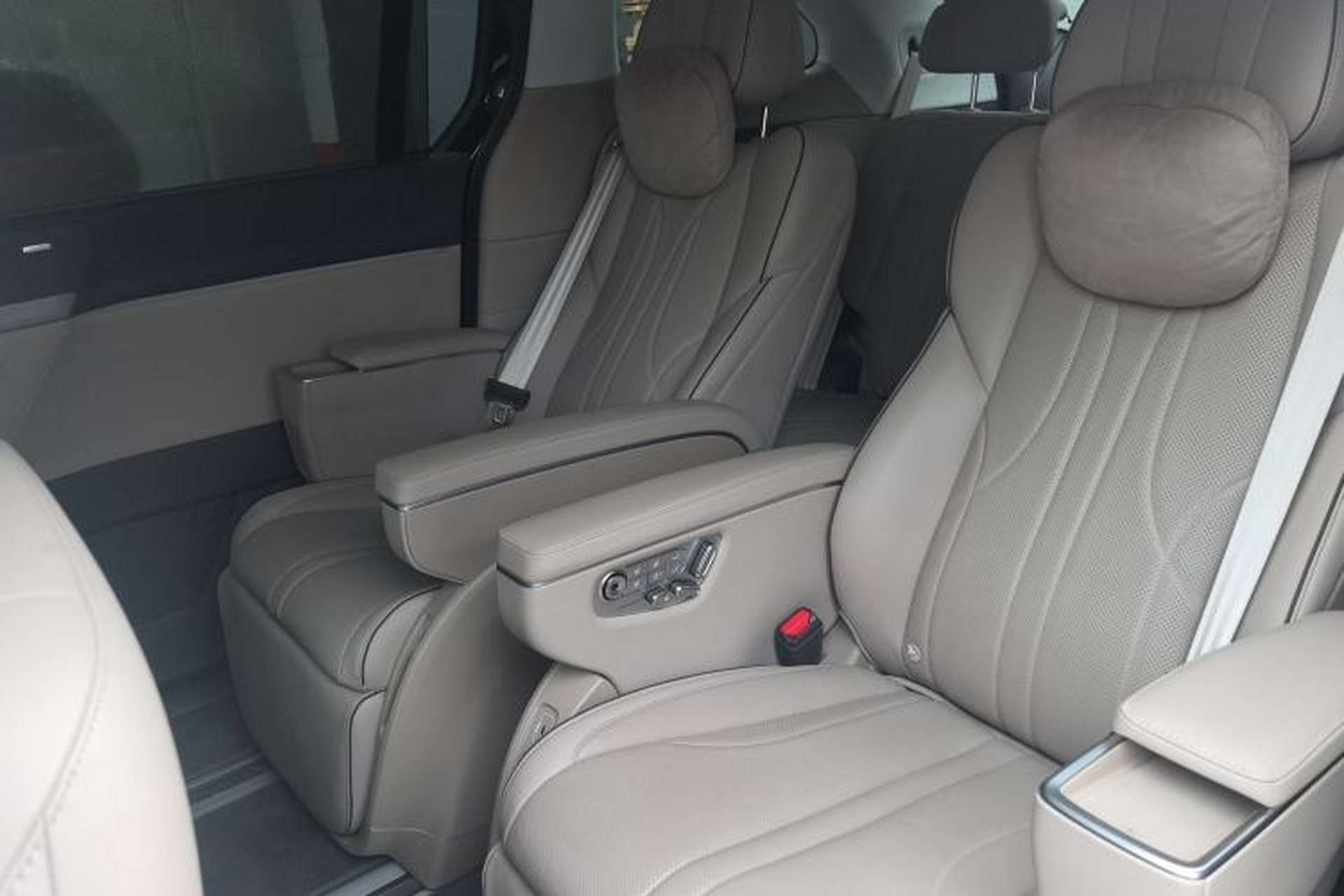 Used XPeng X9 2025 740 Ultra-Long Range Max Left Rear Seat