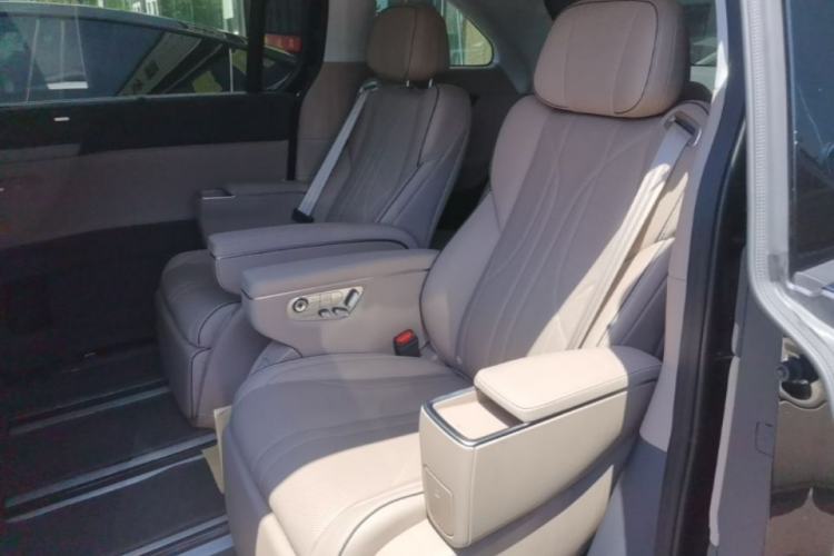 Used XPeng X9 2025 740 Ultra-Long Range Max Left Rear Seat