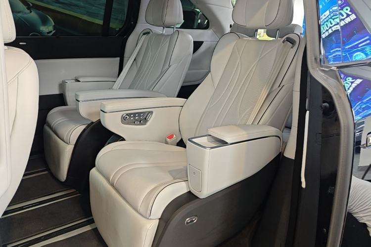 Used XPeng X9 2025 Starship Edition Left Rear Seat